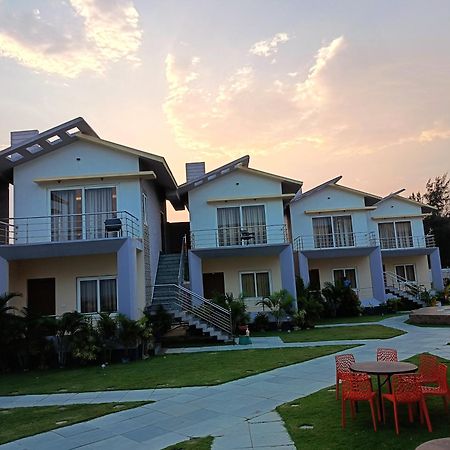 מנדרמוני Parth King Beach Resort מראה חיצוני תמונה