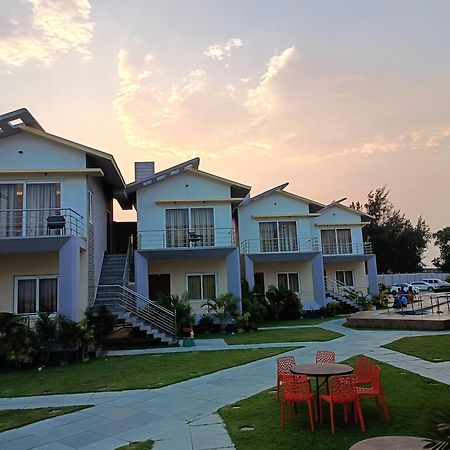 מנדרמוני Parth King Beach Resort מראה חיצוני תמונה