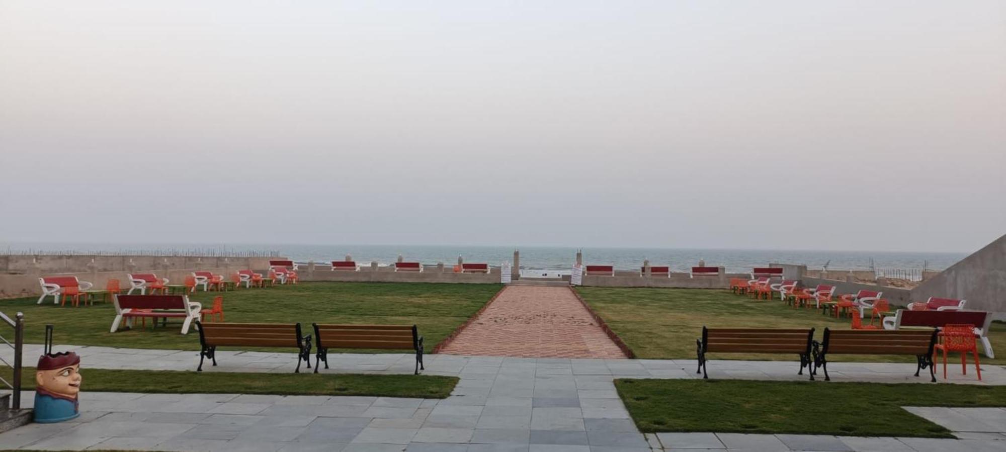 מנדרמוני Parth King Beach Resort מראה חיצוני תמונה