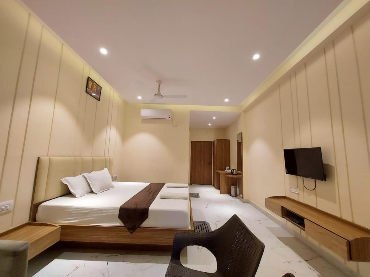 מנדרמוני Parth King Beach Resort מראה חיצוני תמונה