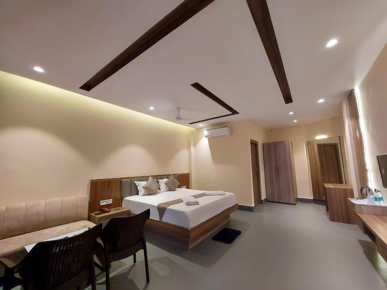 מנדרמוני Parth King Beach Resort מראה חיצוני תמונה