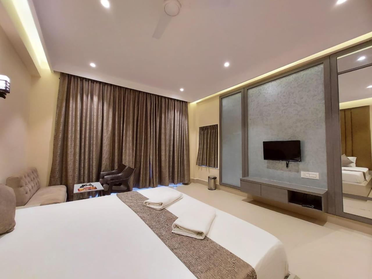 מנדרמוני Parth King Beach Resort מראה חיצוני תמונה